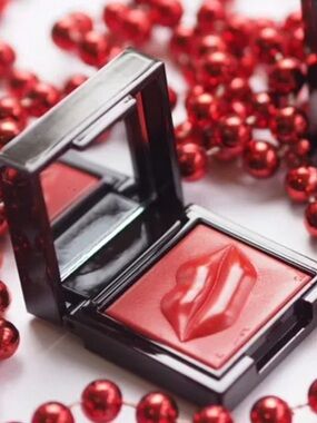 Charlotte Tilbury Pocket Pout in Jessica Red